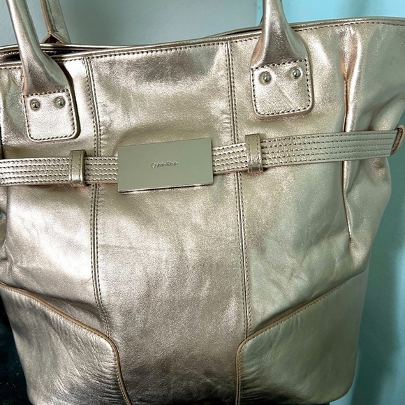 NWOT Calvin Klein gold metallic shoulder bag size large. - Picture 11 of 12